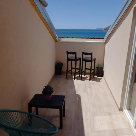 Seaview Suites Ondina Komiza Exterior photo