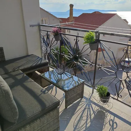 Seaview Suites Ondina Komiza Exterior photo
